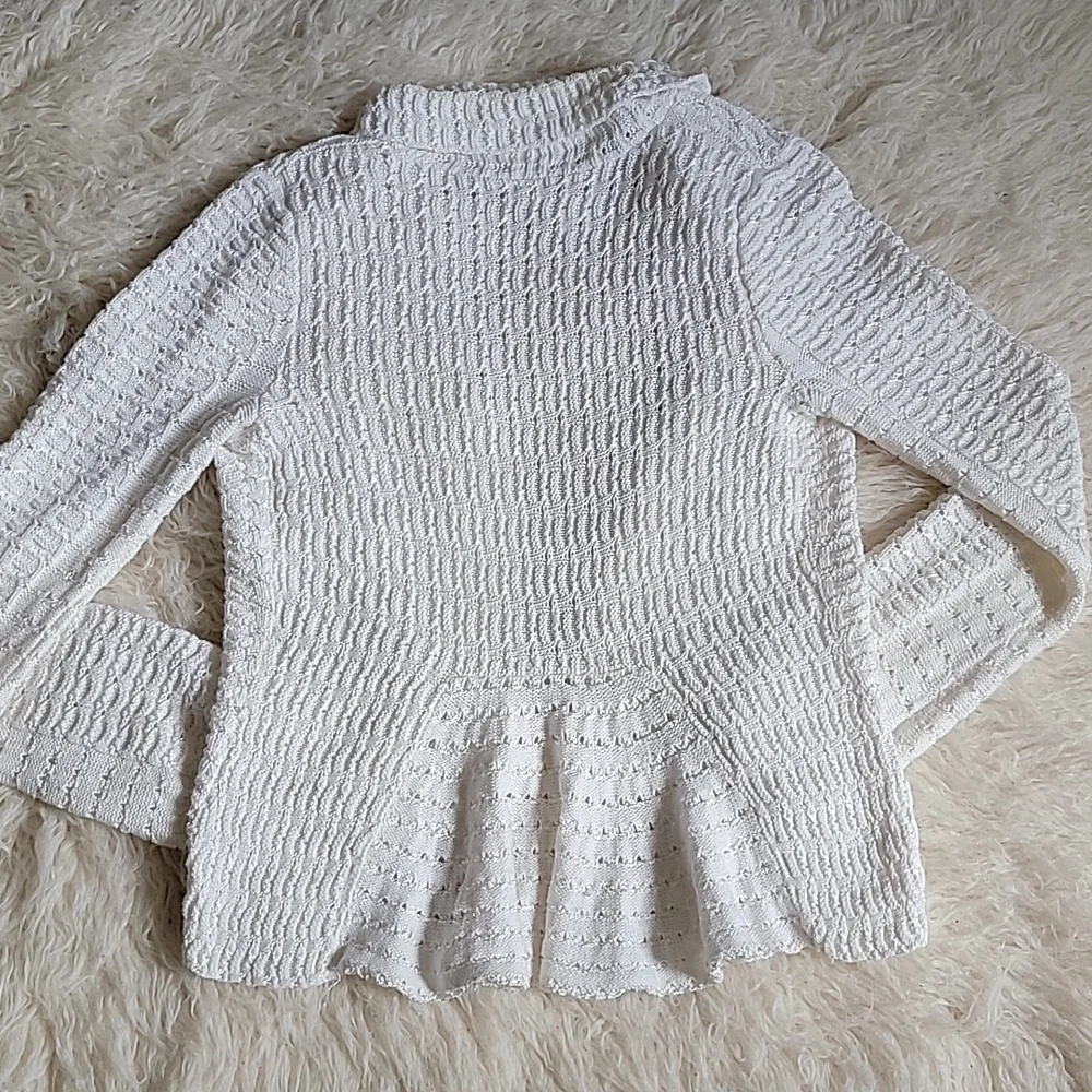Madison Petite Crochet Open Weave Knit Balloon Sleeve Cardigan with Ruffle Back - Picture 4 of 9